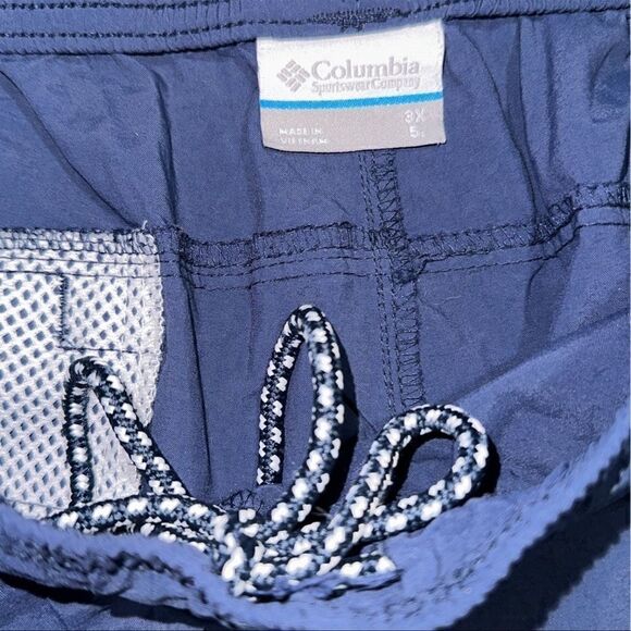 Columbia Ladies Shorts  - Picture 2 of 4